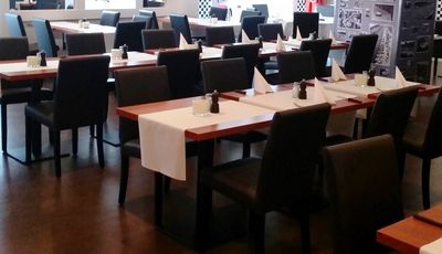 Restaurantbestuhlung mit Polsterstuhl TANJA und TILO