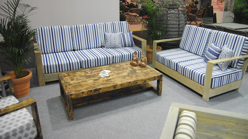 upcycling-moebel-Bauholzmoebel